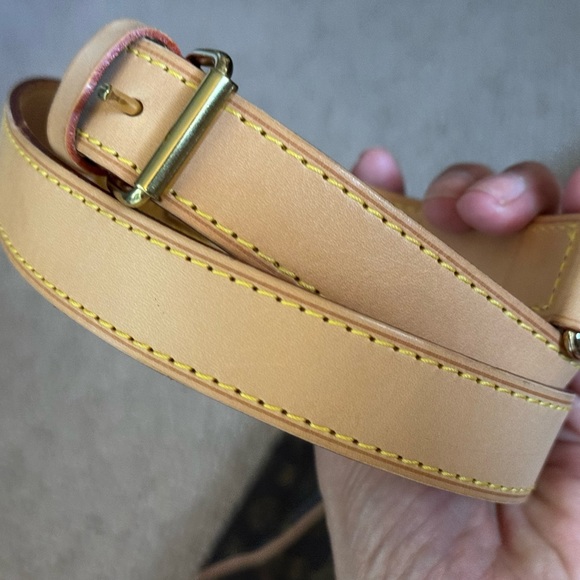 Louis Vuitton keepal bandolier (monogram) - Picture 13 of 16